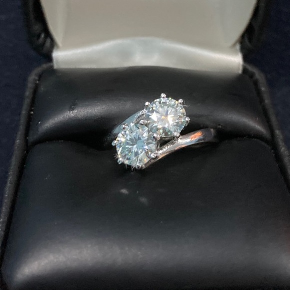 Gorgeous 2.14CT Double Moissanite Diamond Ring Size 7.25 - Picture 3 of 5